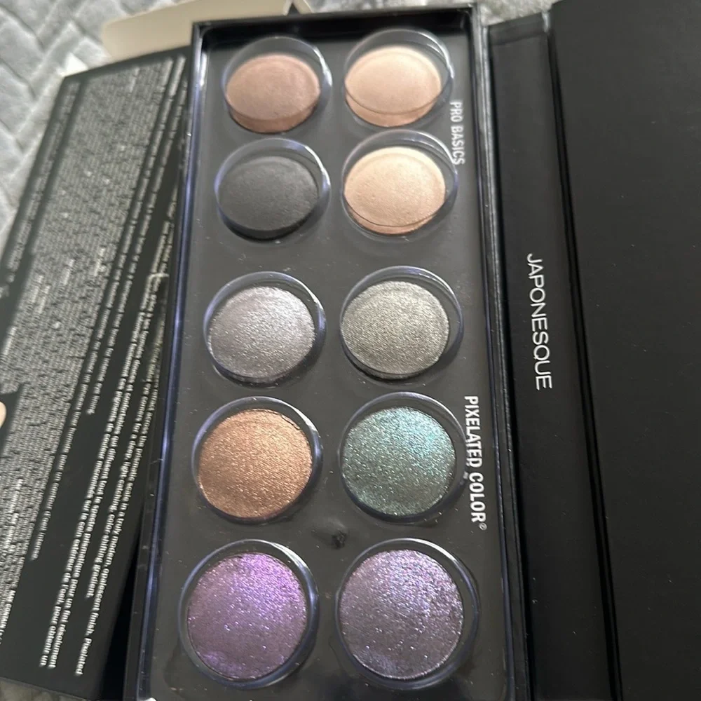 Japonesque Pixelated Eye Shadow Palette